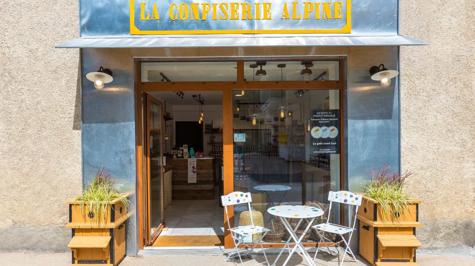 Confiserie Alpine Fabrication Artisanale de Miel et de bonbons dans les Hautes Alpes Pont du fossé